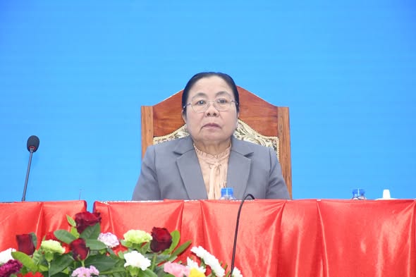 ພິທີມອບ-ຮັບໜ້າທີ່ລະຫວ່າງເຈົ້າແຂວງໄຊຍະບູລີ (ຜູ້ເກົ່າ)ແລະ ປະທານຄະນະກໍາມະການປົກຄອງແຂວງ(ຜູ້ໃໝ່).